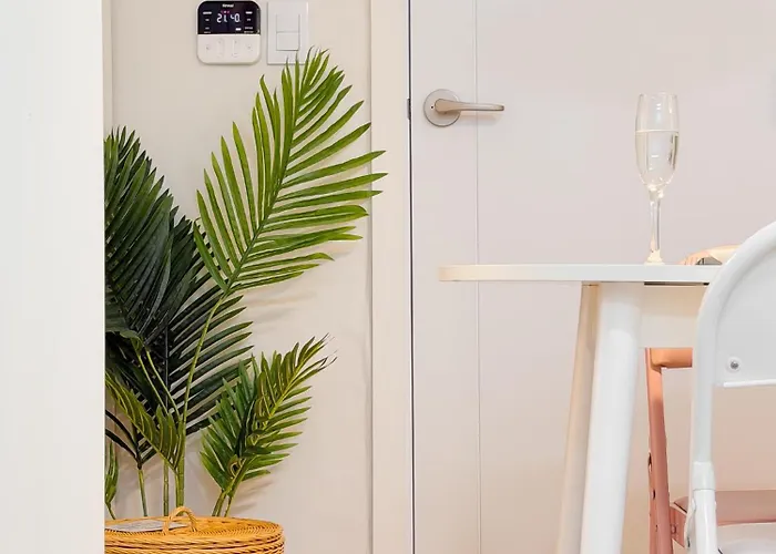 Peach Mapo Seoul, 피치 - 3 Min From Mapo Stn, Direct To Airport * Séoul